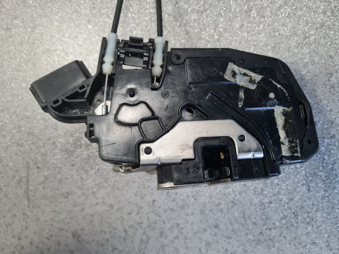 Priekšējo labo durvju slēdzene priekš NISSAN X-TRAIL 2008 4 Priekšējo labo durvju slēdzene priekš NISSAN X-TRAIL 2008