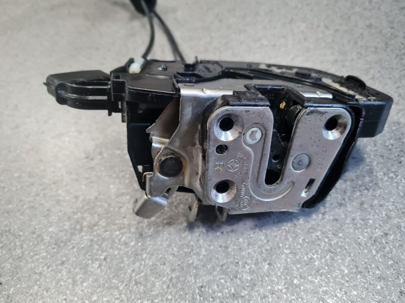 Priekšējo labo durvju slēdzene priekš NISSAN X-TRAIL 2008 3 Priekšējo labo durvju slēdzene priekš NISSAN X-TRAIL 2008