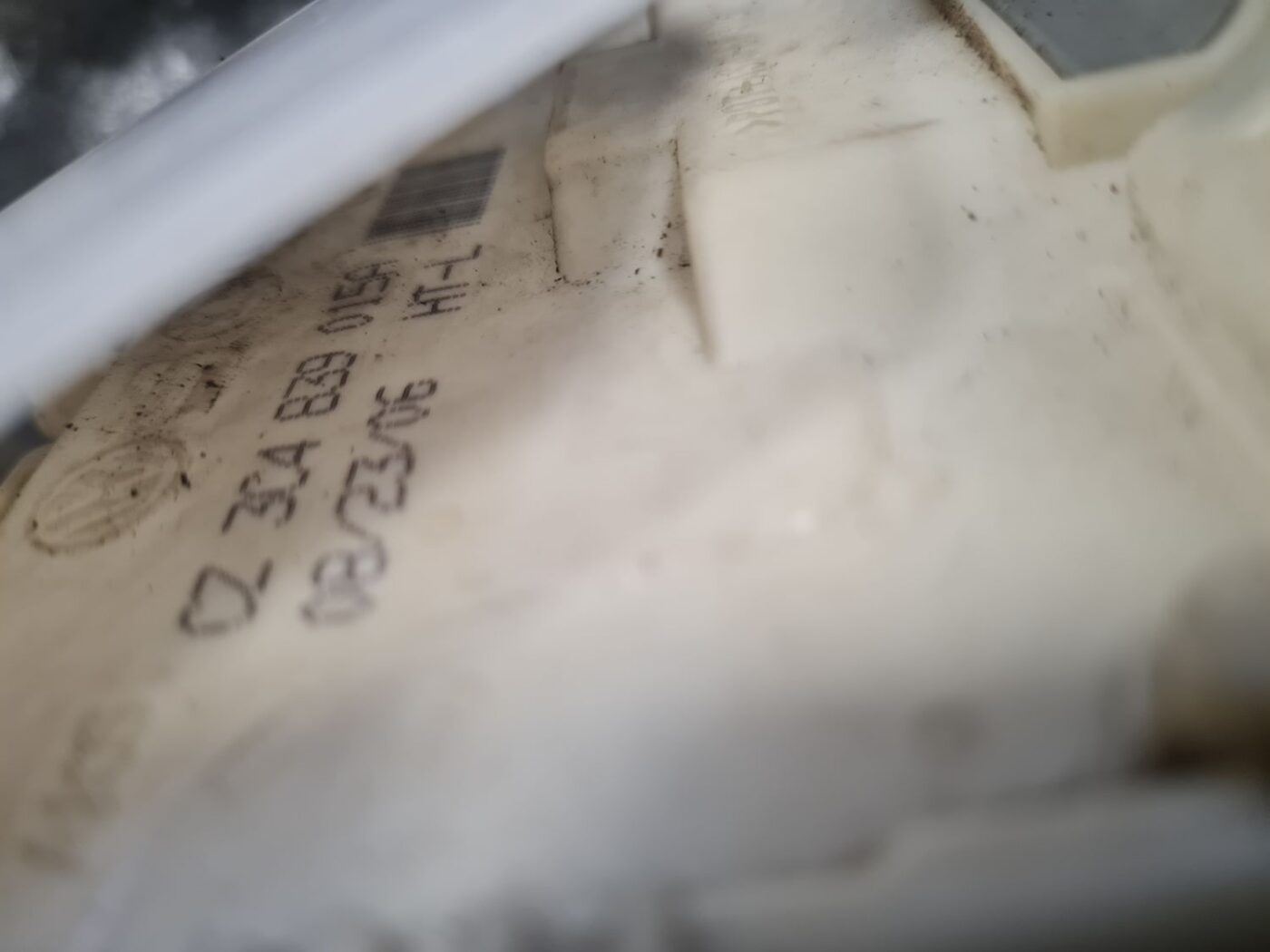 Aizmugurējo kreiso durvju slēdzene priekš VW PASSAT 2007 UNIVERSAL SILVER 4 Aizmugurējo kreiso durvju slēdzene priekš VW PASSAT 2007 UNIVERSAL SILVER