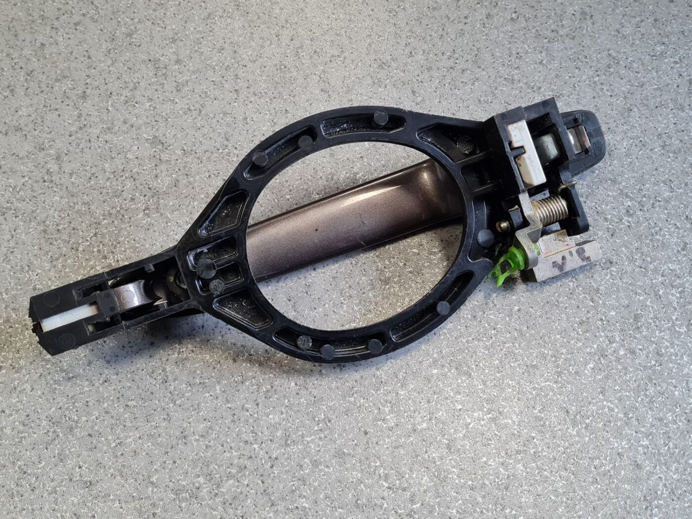 Aizmugurējais kreisais durvju rokturis priekš MITSUBISHI ASX 2011