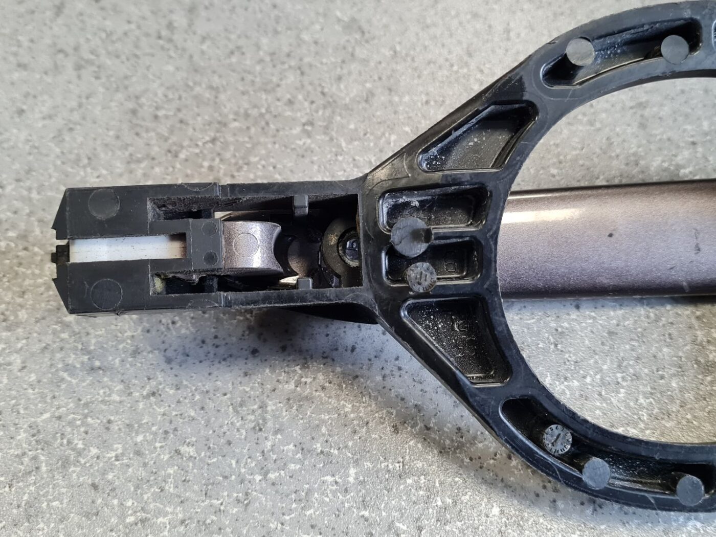 Aizmugurējais kreisais durvju rokturis priekš MITSUBISHI ASX 2011