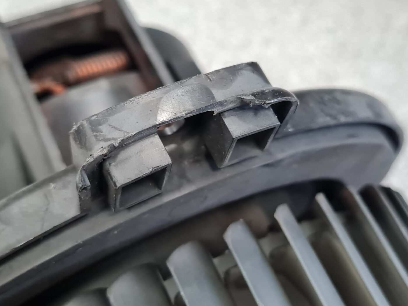 Salona ventilators priekš RANGE ROVER SPORT 2007 5 Salona ventilators priekš RANGE ROVER SPORT 2007