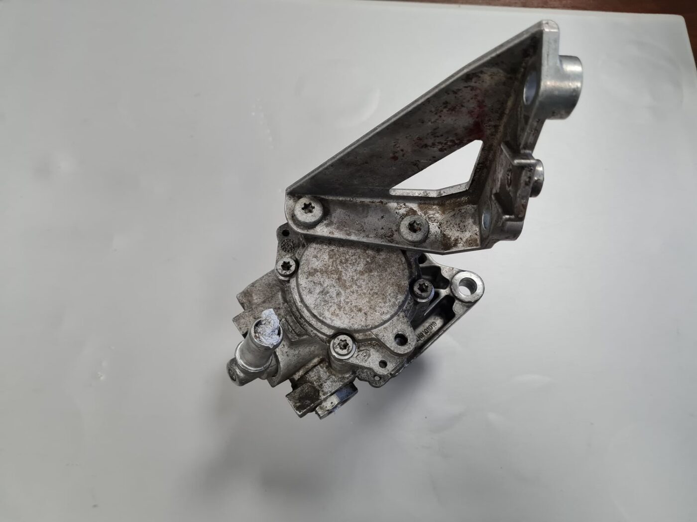 Hidrauliskais pastiprinātājs priekš BMW 525 E60 2006 BLACK 8 Hidrauliskais pastiprinātājs priekš BMW 525 E60 2006 BLACK