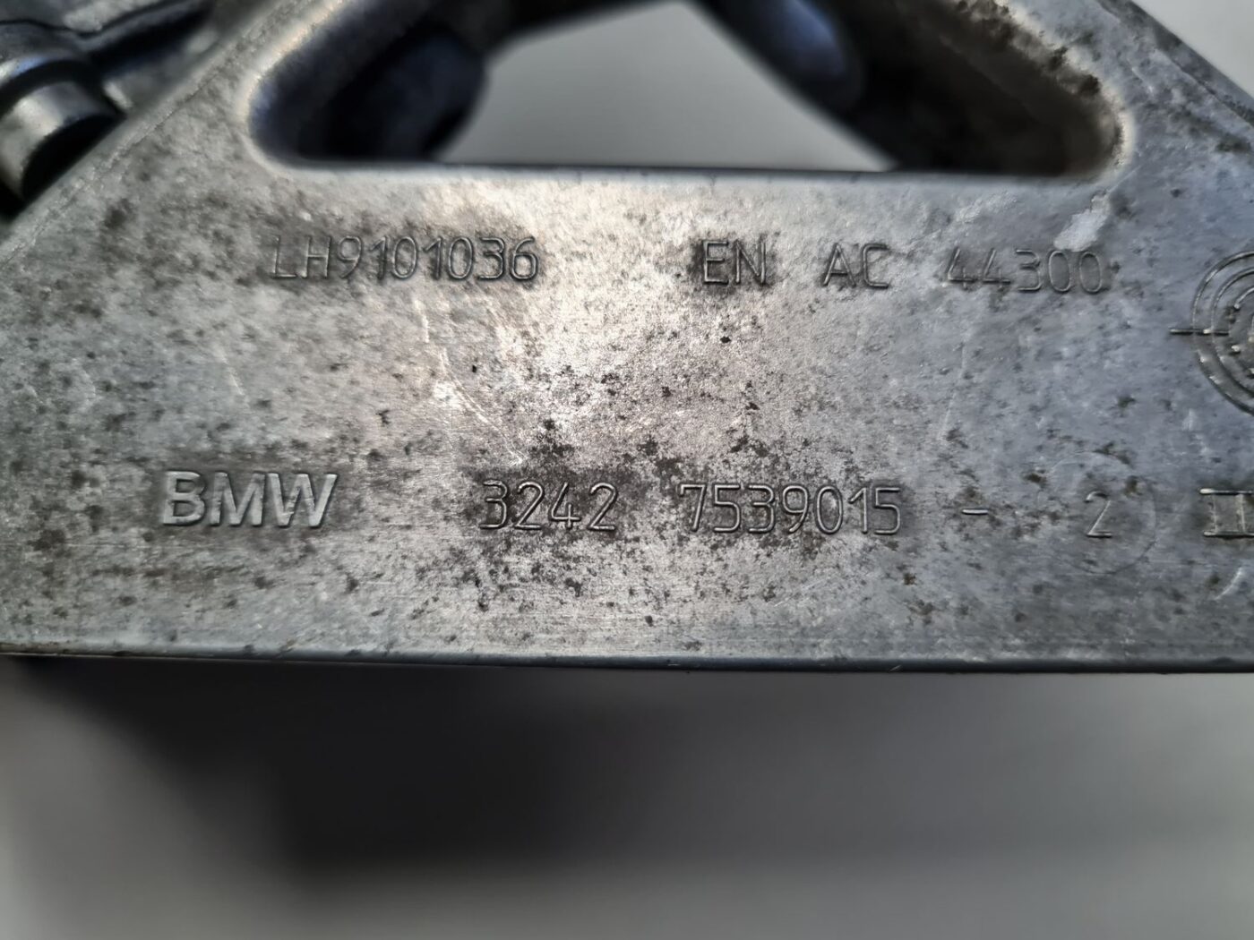 Hidrauliskais pastiprinātājs priekš BMW 525 E60 2006 BLACK 5 Hidrauliskais pastiprinātājs priekš BMW 525 E60 2006 BLACK