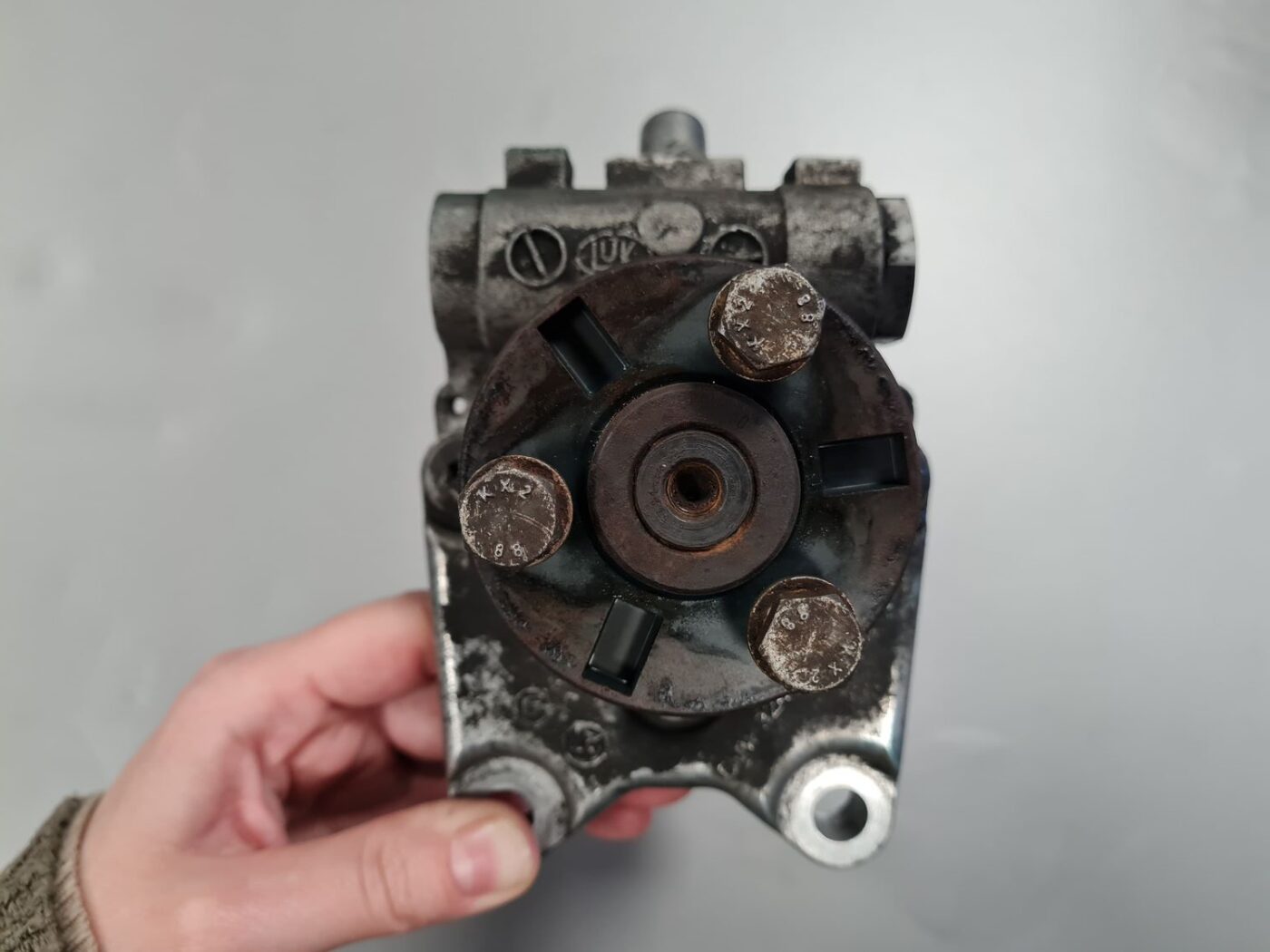 Hidrauliskais pastiprinātājs priekš BMW 525 E60 2006 BLACK 3 Hidrauliskais pastiprinātājs priekš BMW 525 E60 2006 BLACK