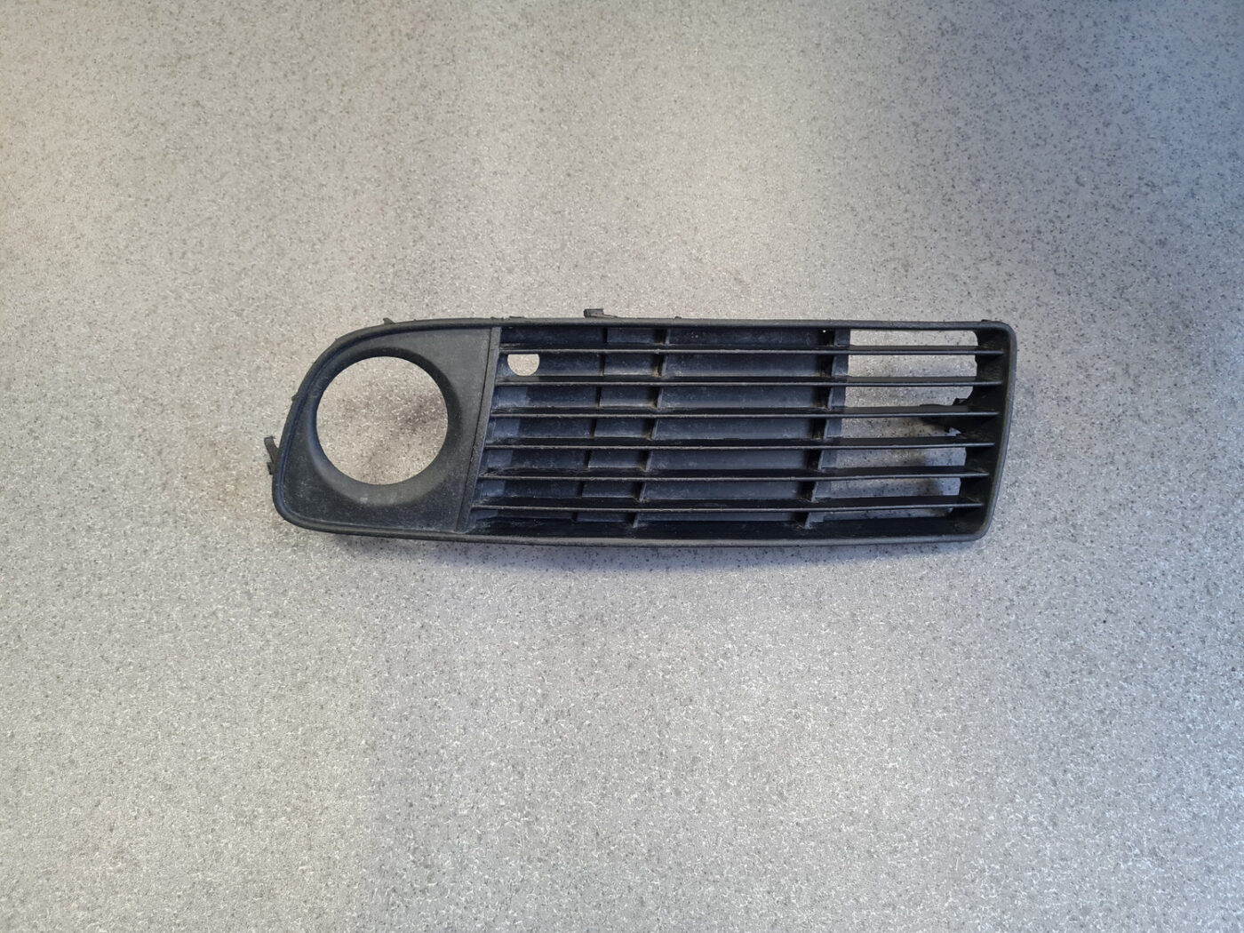 Miglas luktura reste, pa kreisi priekš AUDI A6 1998 1 Miglas luktura reste, pa kreisi priekš AUDI A6 1998