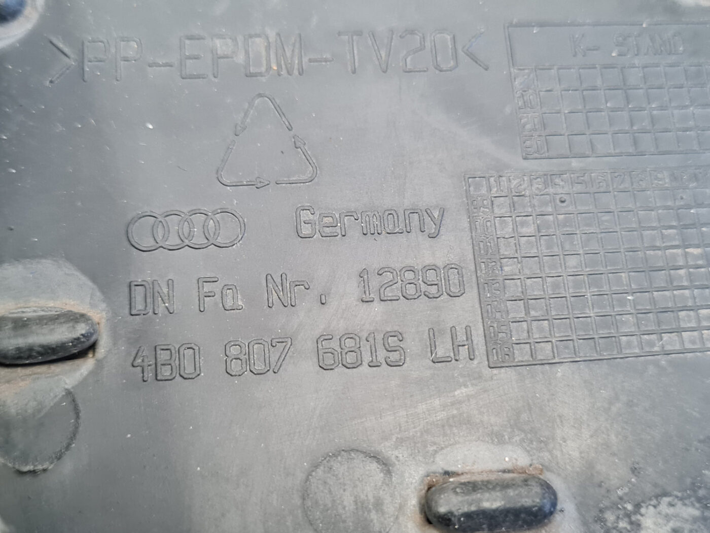 Miglas luktura reste, pa kreisi priekš AUDI A6 1998 3 Miglas luktura reste, pa kreisi priekš AUDI A6 1998