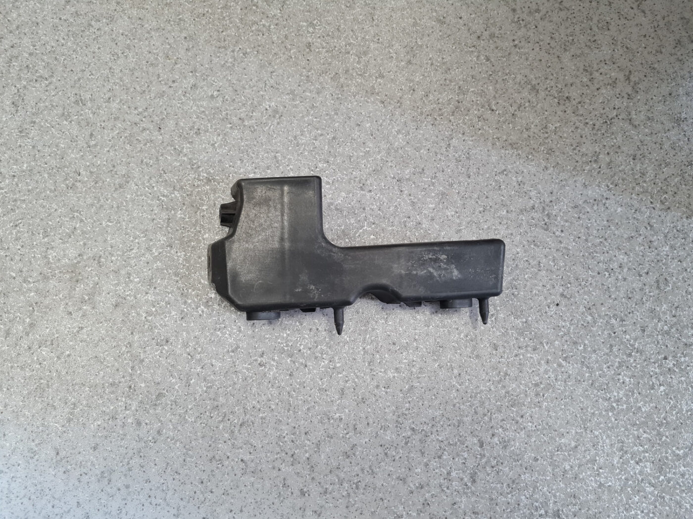 Priekšējā spārna un bufera stiprinājums priekš AUDI A4 2005 1 Priekšējā spārna un bufera stiprinājums priekš AUDI A4 2005