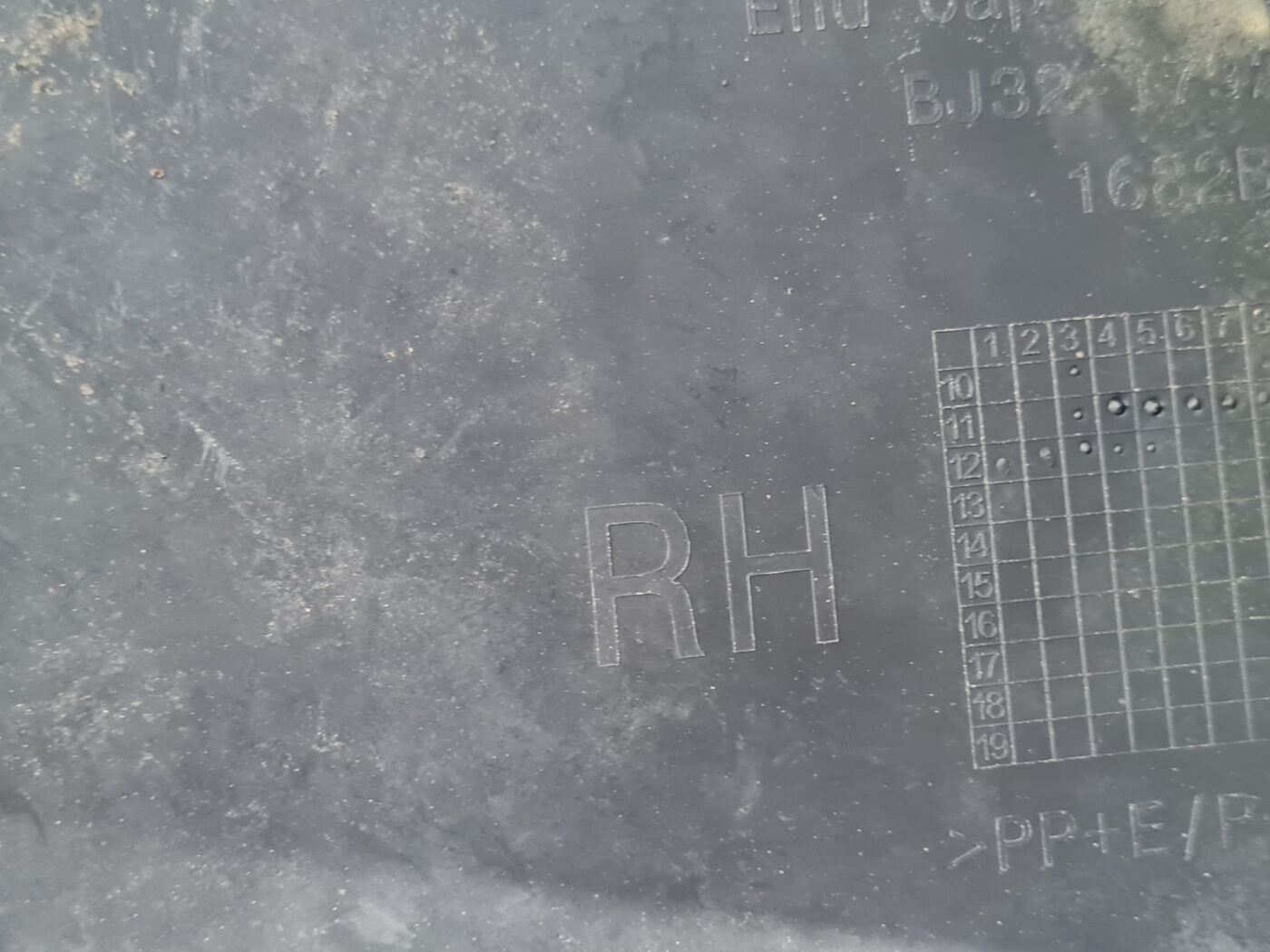 Aizmugurēja bufera uzlika priekš LAND ROVER EVOQUE 2012-2019 4 Aizmugurēja bufera uzlika priekš LAND ROVER EVOQUE 2012-2019