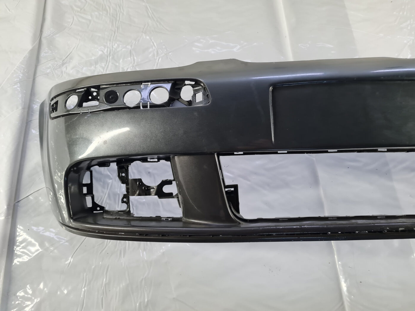 Priekšējais buferis priekš VW GOLF 5 2006 18 Priekšējais buferis priekš VW GOLF 5 2006