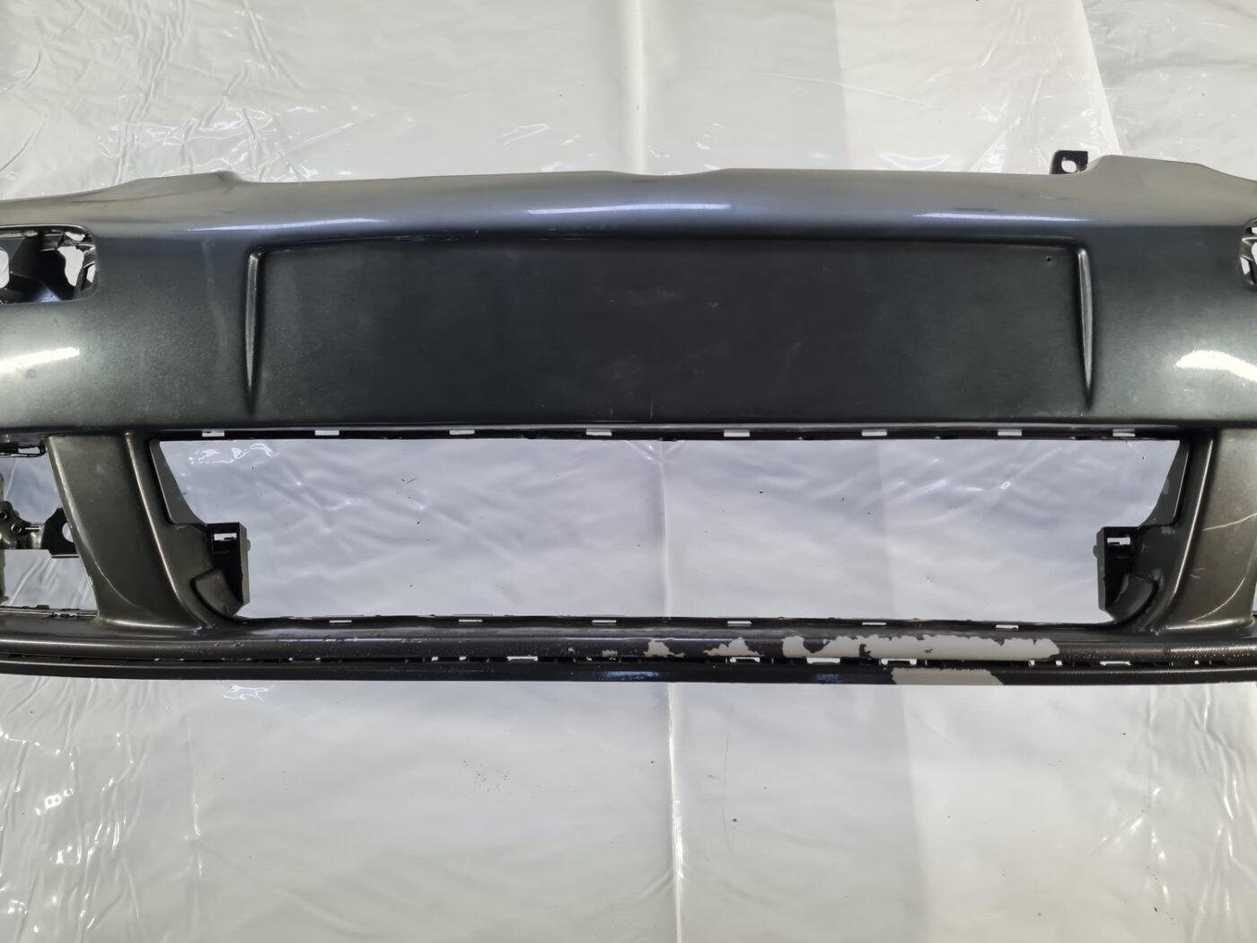 Priekšējais buferis priekš VW GOLF 5 2006 17 Priekšējais buferis priekš VW GOLF 5 2006