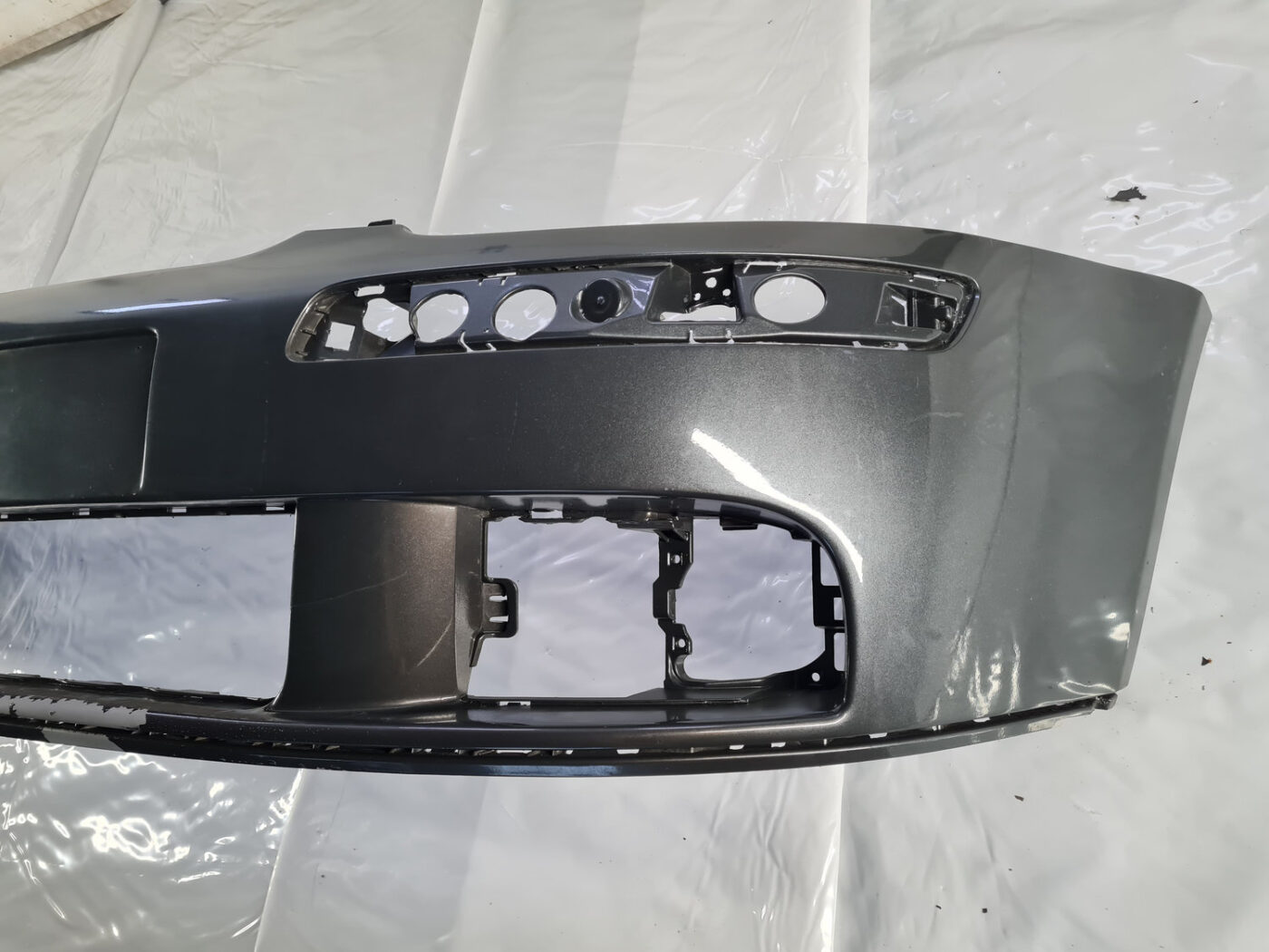 Priekšējais buferis priekš VW GOLF 5 2006 16 Priekšējais buferis priekš VW GOLF 5 2006