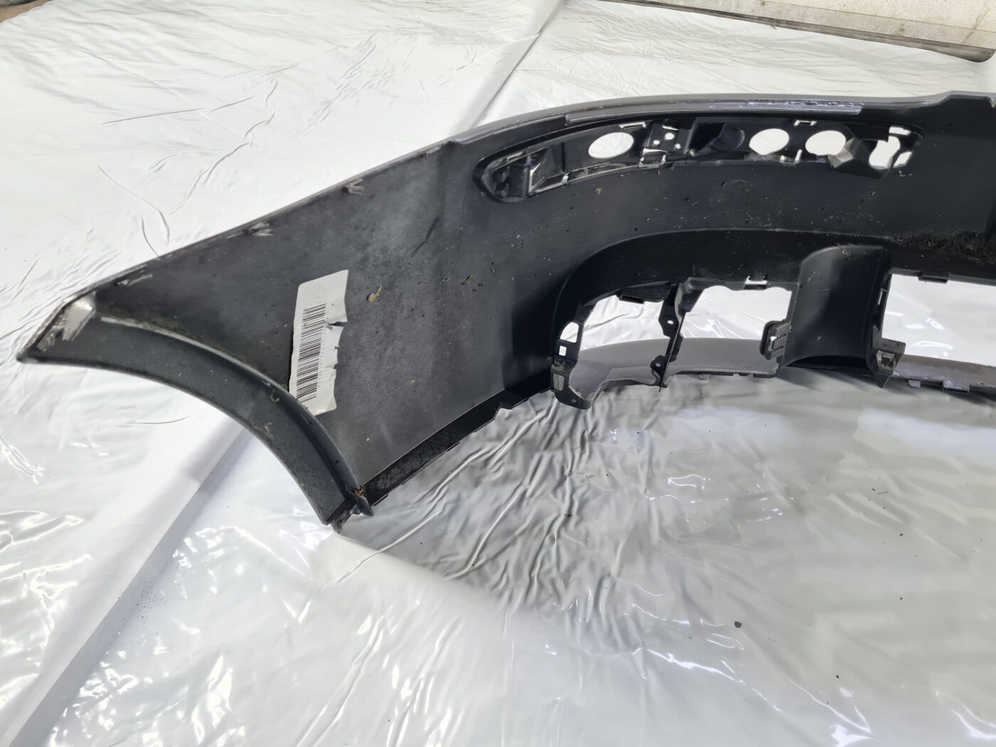 Priekšējais buferis priekš VW GOLF 5 2006 14 Priekšējais buferis priekš VW GOLF 5 2006