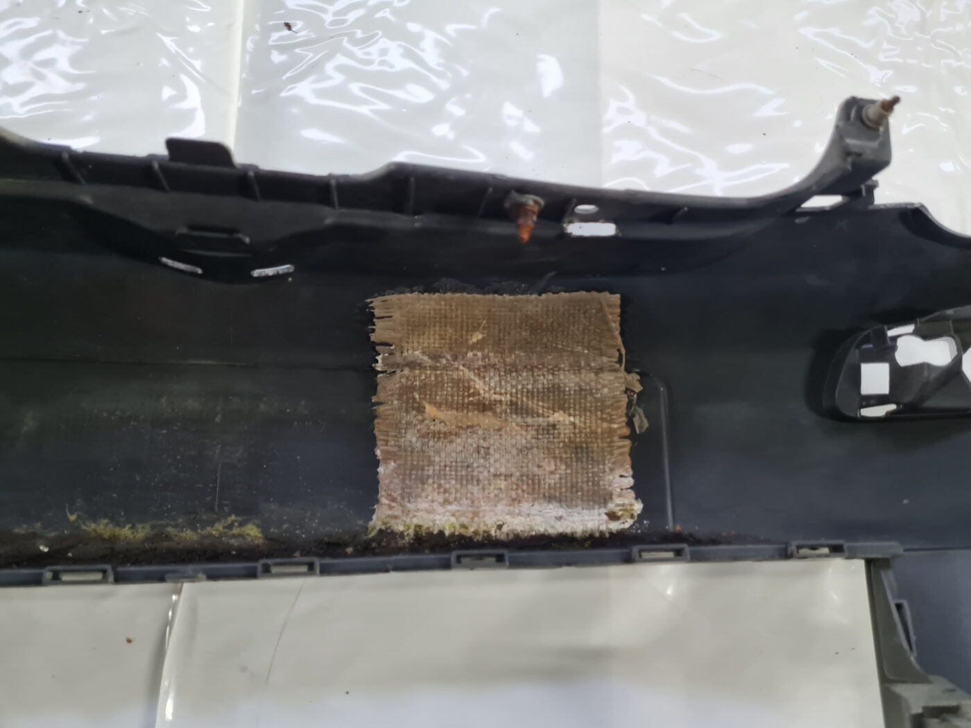 Priekšējais buferis priekš VW GOLF 5 2006 10 Priekšējais buferis priekš VW GOLF 5 2006