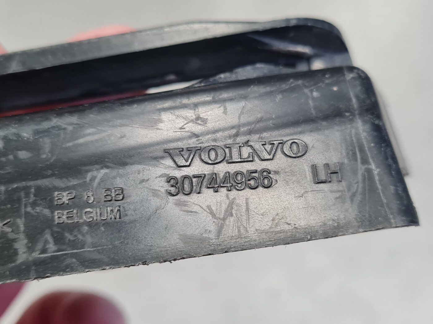 Priekšēja luktura kronšteins priekš VOLVO S40 2007