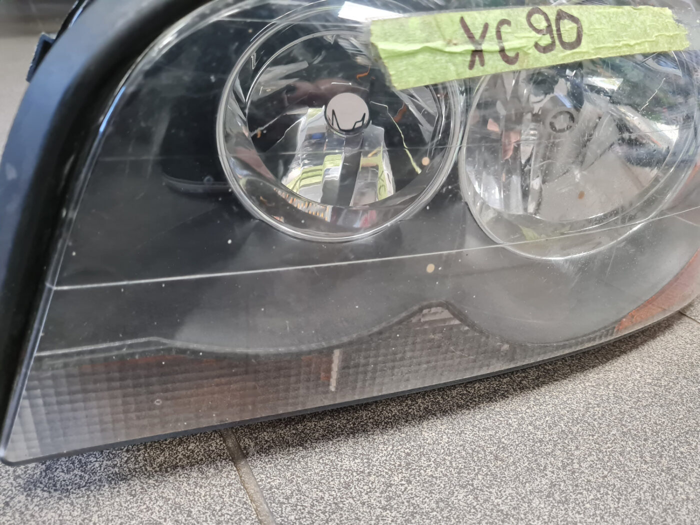 Priekšējais kreisais lukturis priekš VOLVO XC90 2004 2 Priekšējais kreisais lukturis priekš VOLVO XC90 2004