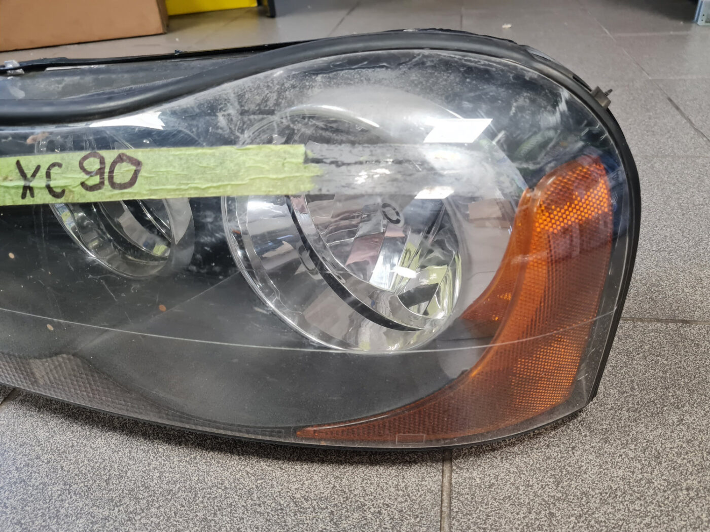 Priekšējais kreisais lukturis priekš VOLVO XC90 2004 16 Priekšējais kreisais lukturis priekš VOLVO XC90 2004