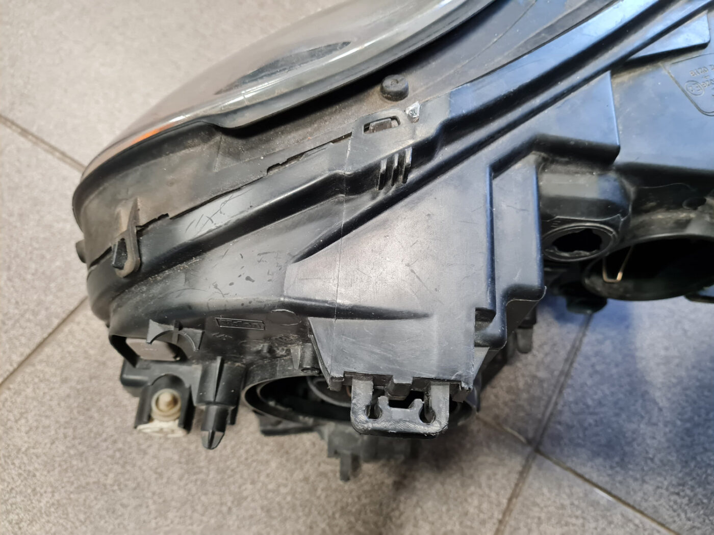 Priekšējais kreisais lukturis priekš VOLVO XC90 2004 7 Priekšējais kreisais lukturis priekš VOLVO XC90 2004