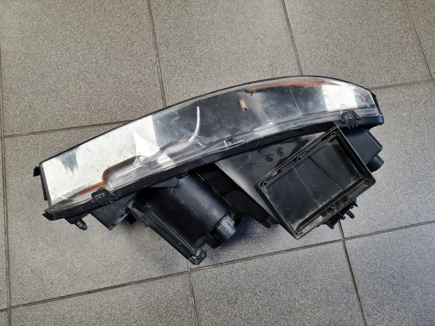 Priekšējais kreisais lukturis priekš VOLVO XC90 2004 6 Priekšējais kreisais lukturis priekš VOLVO XC90 2004