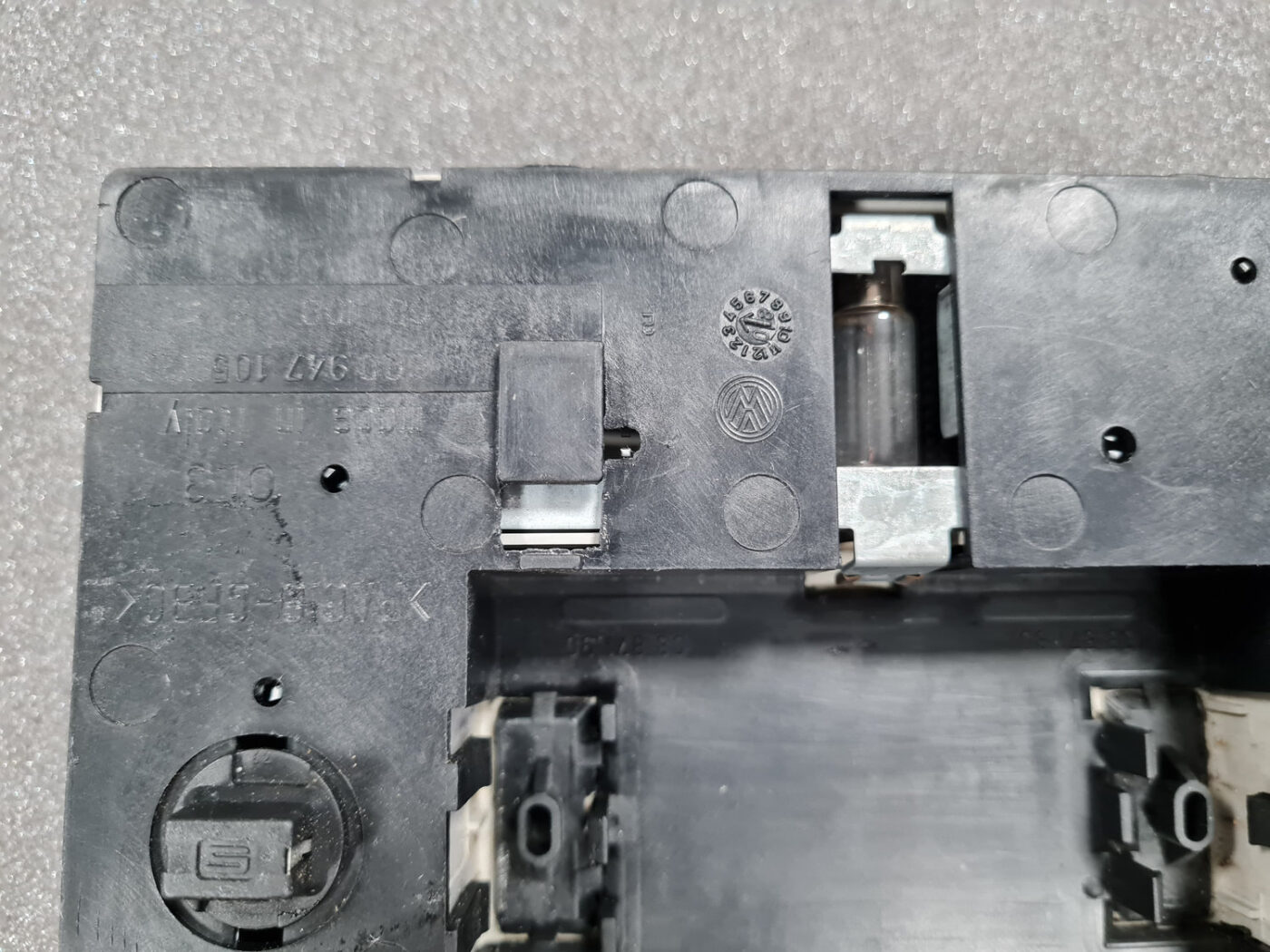 Salona apgaismojuma panelis priekš VW POLO 2008 5 Salona apgaismojuma panelis priekš VW POLO 2008