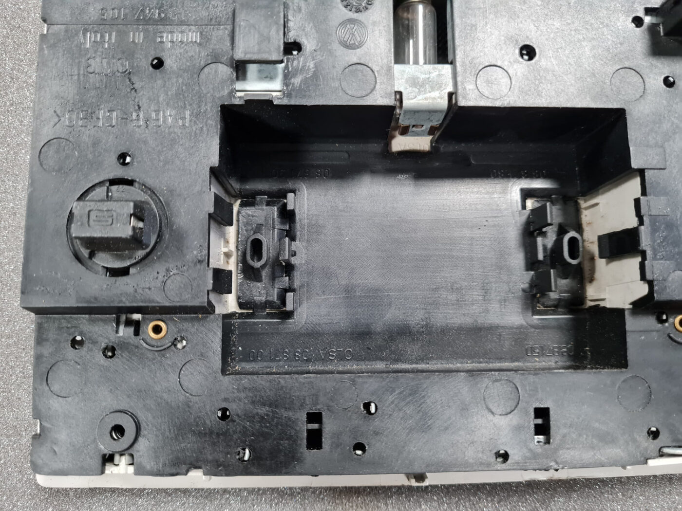 Salona apgaismojuma panelis priekš VW POLO 2008 4 Salona apgaismojuma panelis priekš VW POLO 2008