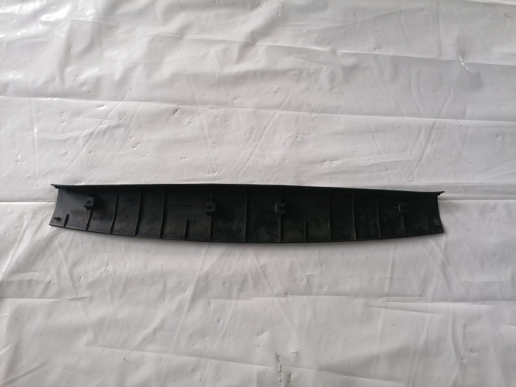 Bagāžnieka vāka apdare priekš CITROEN C-CROSSER 2009 2 Bagāžnieka vāka apdare priekš CITROEN C-CROSSER 2009