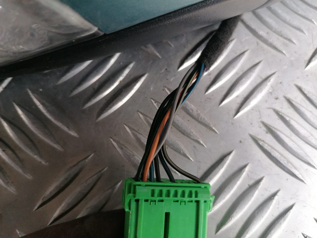 Ārējais spogulis, pa labi priekš VOLVO C30 2008 TURQUOISE 2 Ārējais spogulis, pa labi priekš VOLVO C30 2008 TURQUOISE