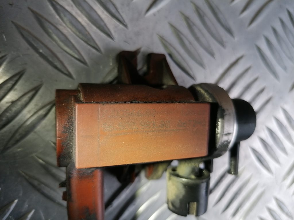 Izplūdes solenoīda vārsts priekš VOLVO C30 2008 TURQUOISE