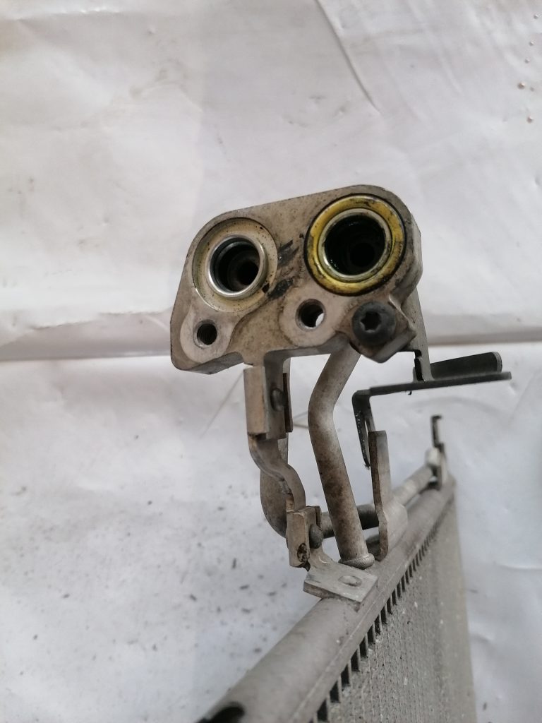 Gaisa kondicioniera radiators priekš VOLVO C30 2008 TURQUOISE