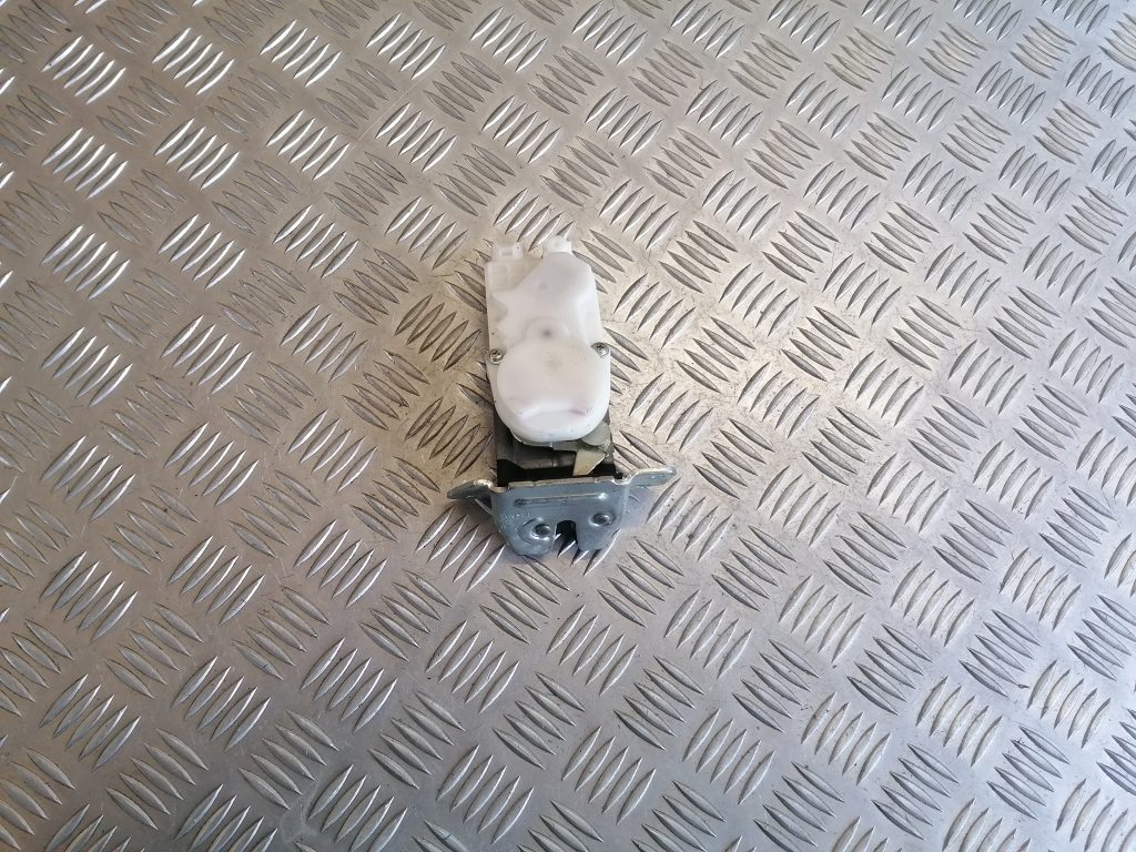 Bagāžnieka vāka slēdzene priekš CITROEN C-CROSSER 2009 2 Bagāžnieka vāka slēdzene priekš CITROEN C-CROSSER 2009