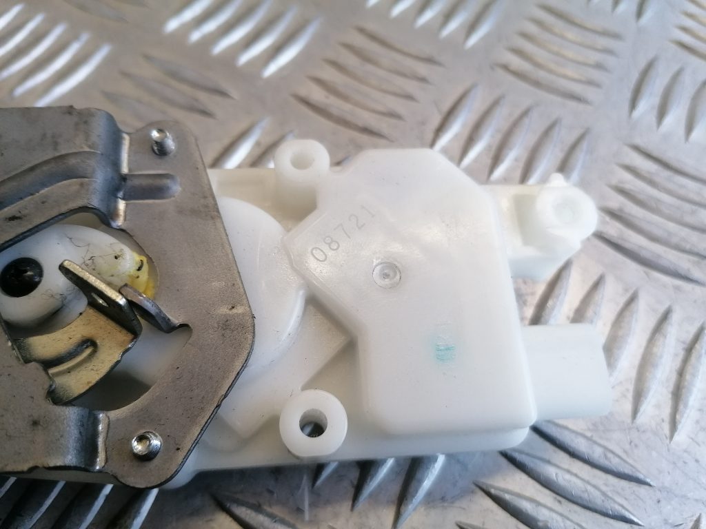 Bagāžnieka vāka slēdzene priekš CITROEN C-CROSSER 2009 4 Bagāžnieka vāka slēdzene priekš CITROEN C-CROSSER 2009