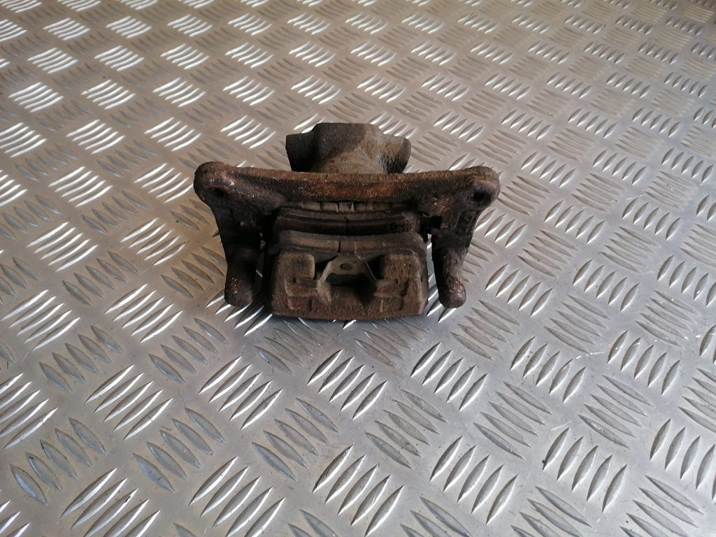 Aizmugurējais labais suports priekš CITROEN C-CROSSER 2009