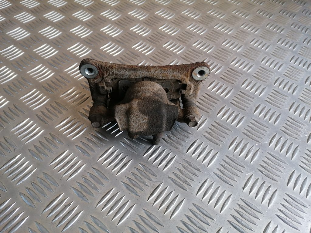 Aizmugurējais labais suports priekš CITROEN C-CROSSER 2009