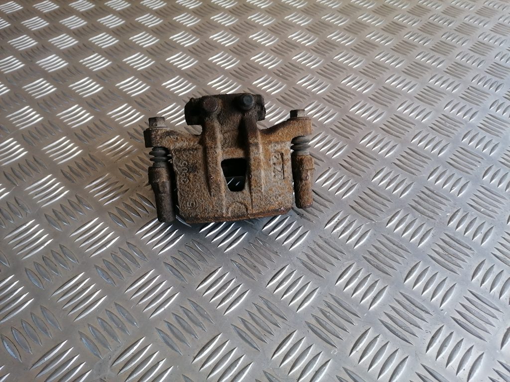 Aizmugurējais labais suports priekš CITROEN C-CROSSER 2009