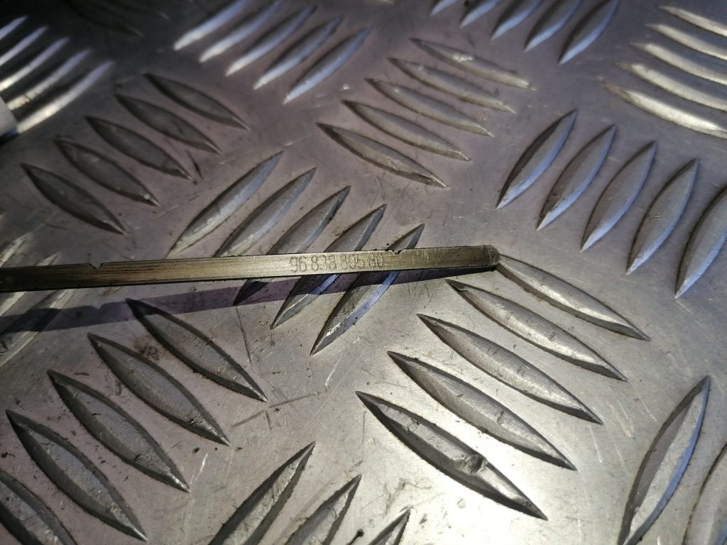 Eļļas mērstienis priekš CITROEN C-CROSSER 2009 4 Eļļas mērstienis priekš CITROEN C-CROSSER 2009