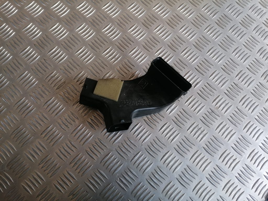 Gaisa ieplūdes šļūtene priekš CITROEN C-CROSSER 2009 2 Gaisa ieplūdes šļūtene priekš CITROEN C-CROSSER 2009