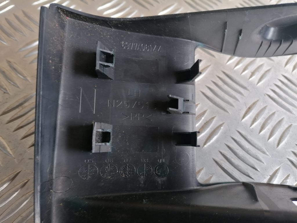 Salona plastmasa priekš CITROEN C-CROSSER 2009