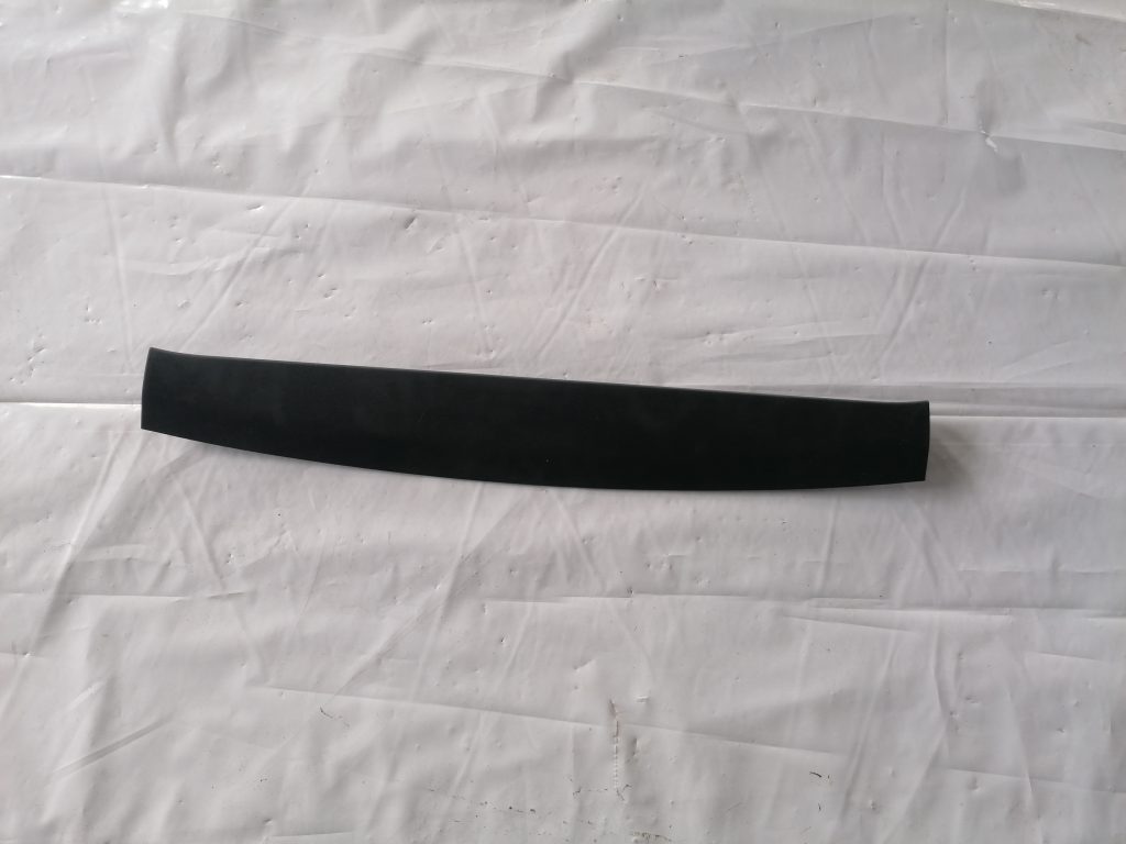 Bagāžnieka vāka apdare priekš CITROEN C-CROSSER 2009 1 Bagāžnieka vāka apdare priekš CITROEN C-CROSSER 2009