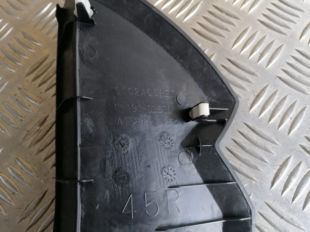 Mērinstrumentu paneļa sānu apdare priekš CITROEN C-CROSSER 2009 3 Mērinstrumentu paneļa sānu apdare priekš CITROEN C-CROSSER 2009