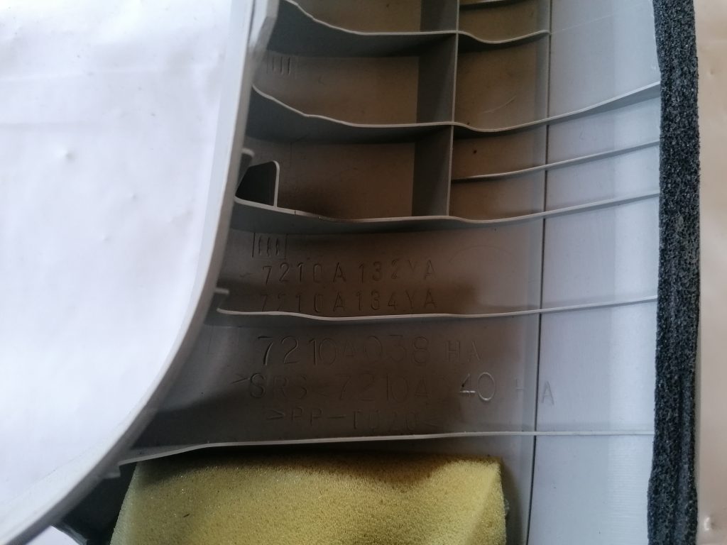 Priekšējas salona statnes apdare priekš CITROEN C-CROSSER 2009 3 Priekšējas salona statnes apdare priekš CITROEN C-CROSSER 2009