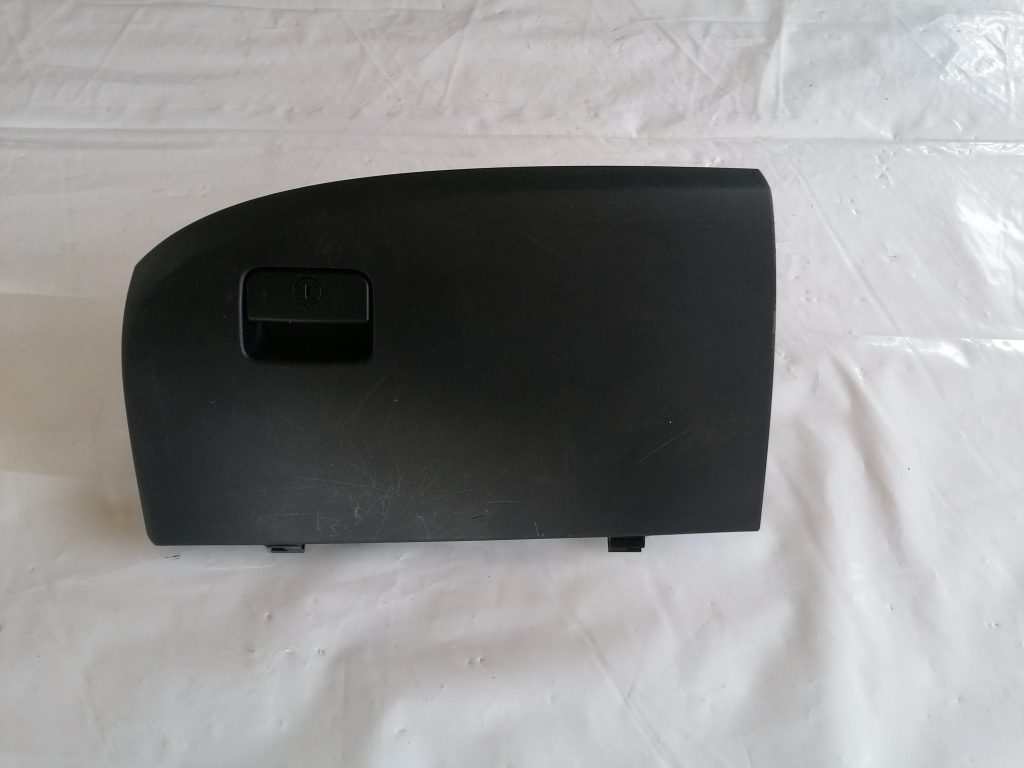 Mantu glabāšanas nodalījums pasažiera pusē priekš CITROEN C-CROSSER 2009 2 Mantu glabāšanas nodalījums pasažiera pusē priekš CITROEN C-CROSSER 2009