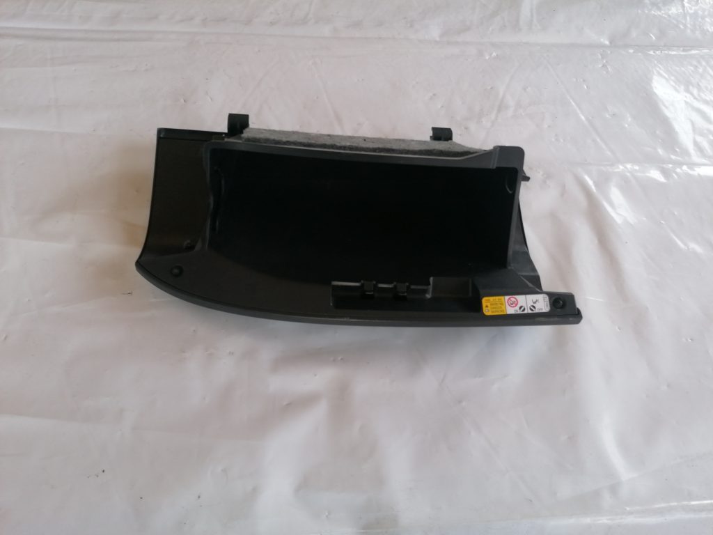 Mantu glabāšanas nodalījums pasažiera pusē priekš CITROEN C-CROSSER 2009 1 Mantu glabāšanas nodalījums pasažiera pusē priekš CITROEN C-CROSSER 2009