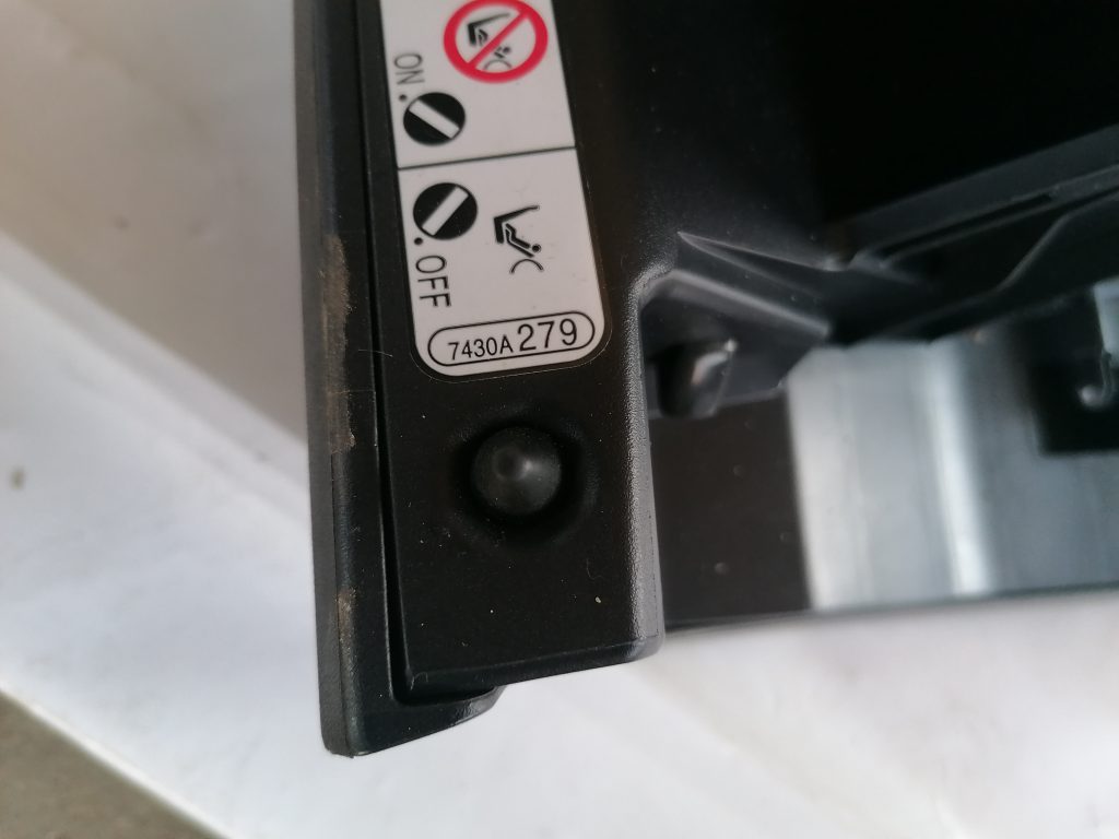 Mantu glabāšanas nodalījums pasažiera pusē priekš CITROEN C-CROSSER 2009 6 Mantu glabāšanas nodalījums pasažiera pusē priekš CITROEN C-CROSSER 2009