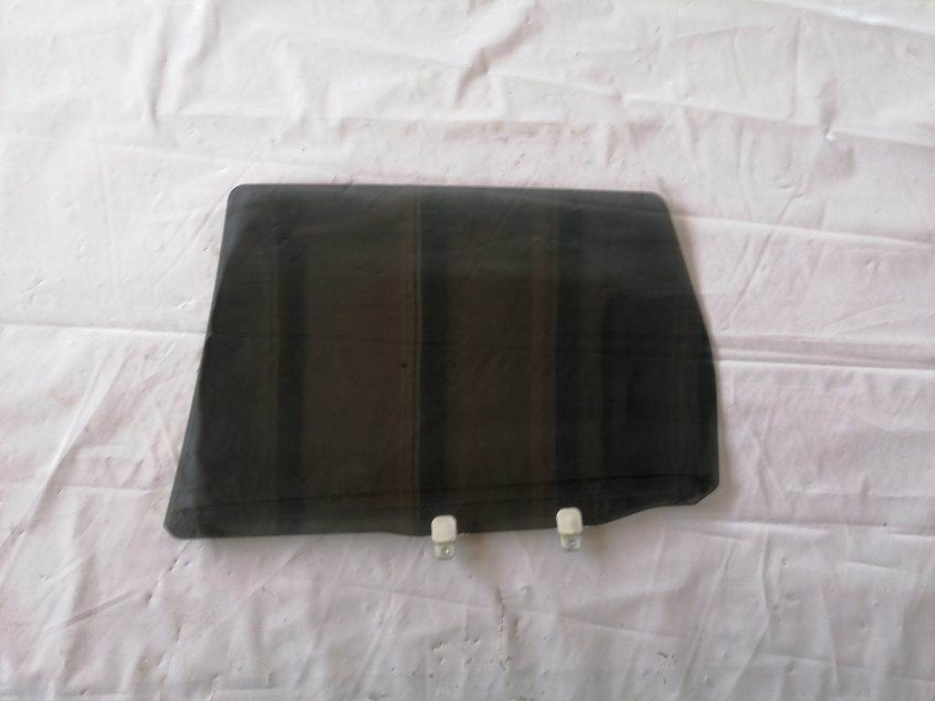 Aizmugurējo kreiso durvju stikls priekš CITROEN C-CROSSER 2009 1 Aizmugurējo kreiso durvju stikls priekš CITROEN C-CROSSER 2009