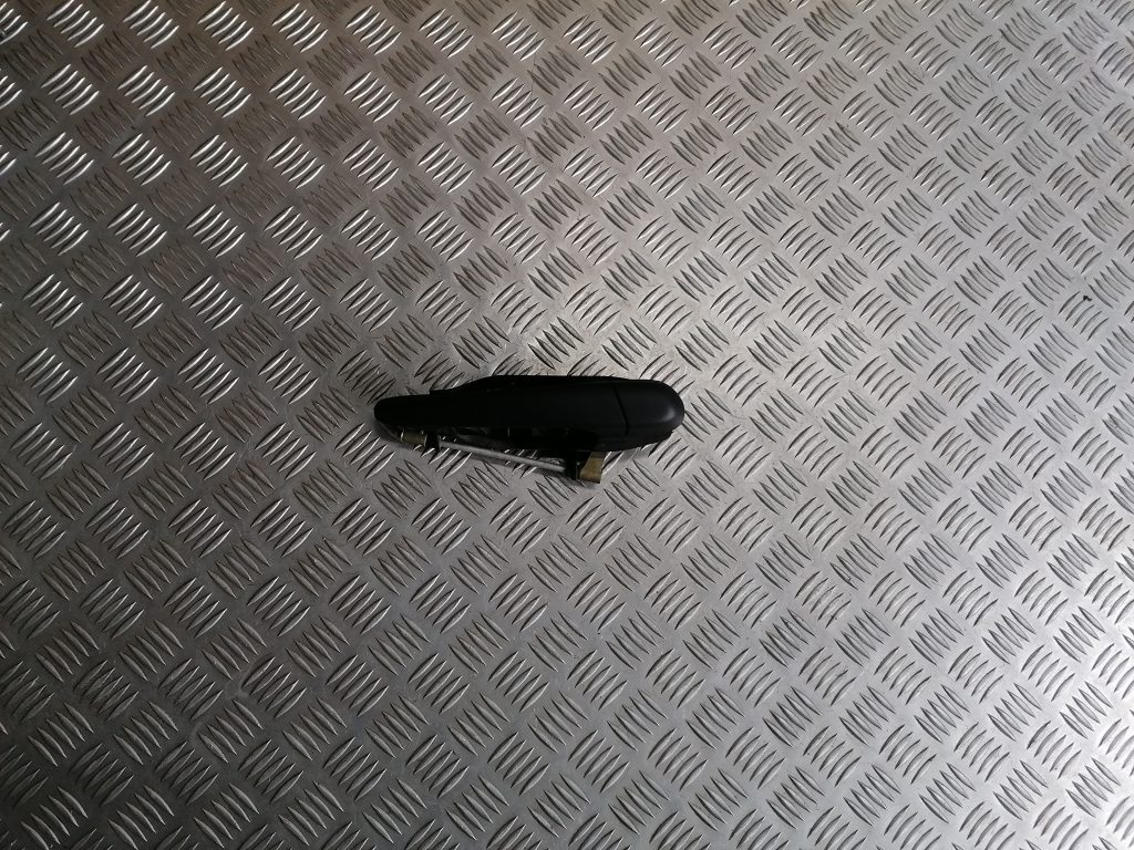 Priekšējāis labais durvju rokturis priekš BMW 320D E46 2004 TOURING