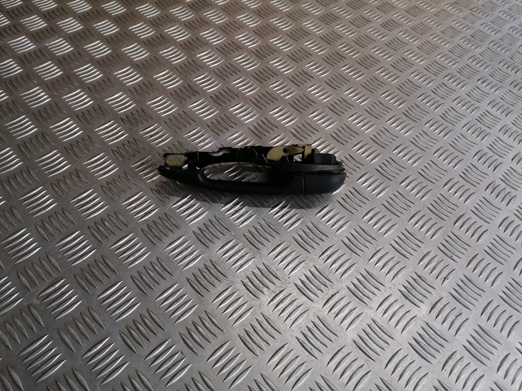 Priekšējāis labais durvju rokturis priekš BMW 320D E46 2004 TOURING