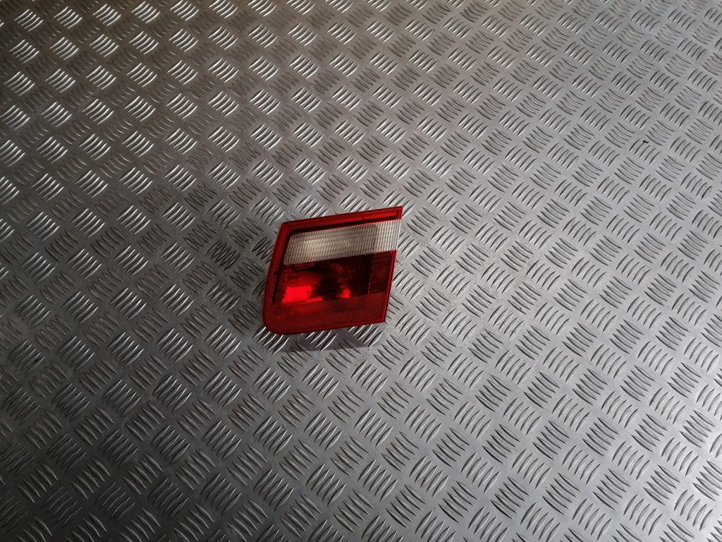 Bagāžnieka vāka labais lukturis priekš BMW 320D E46 2004 TOURING 1 Bagāžnieka vāka labais lukturis priekš BMW 320D E46 2004 TOURING