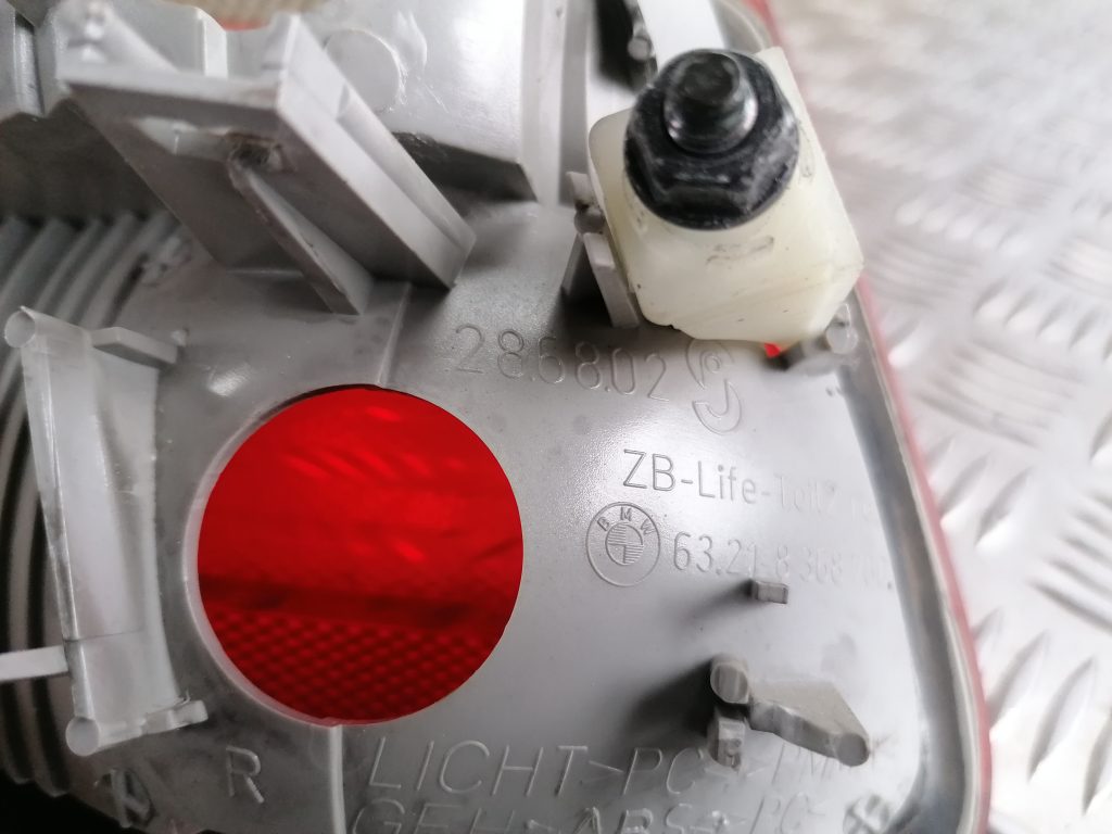 Bagāžnieka vāka labais lukturis priekš BMW 320D E46 2004 TOURING 3 Bagāžnieka vāka labais lukturis priekš BMW 320D E46 2004 TOURING