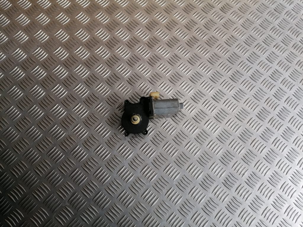 Elektrisko stiklu motors priekš BMW 320D E46 2004 TOURING 1 Elektrisko stiklu motors priekš BMW 320D E46 2004 TOURING