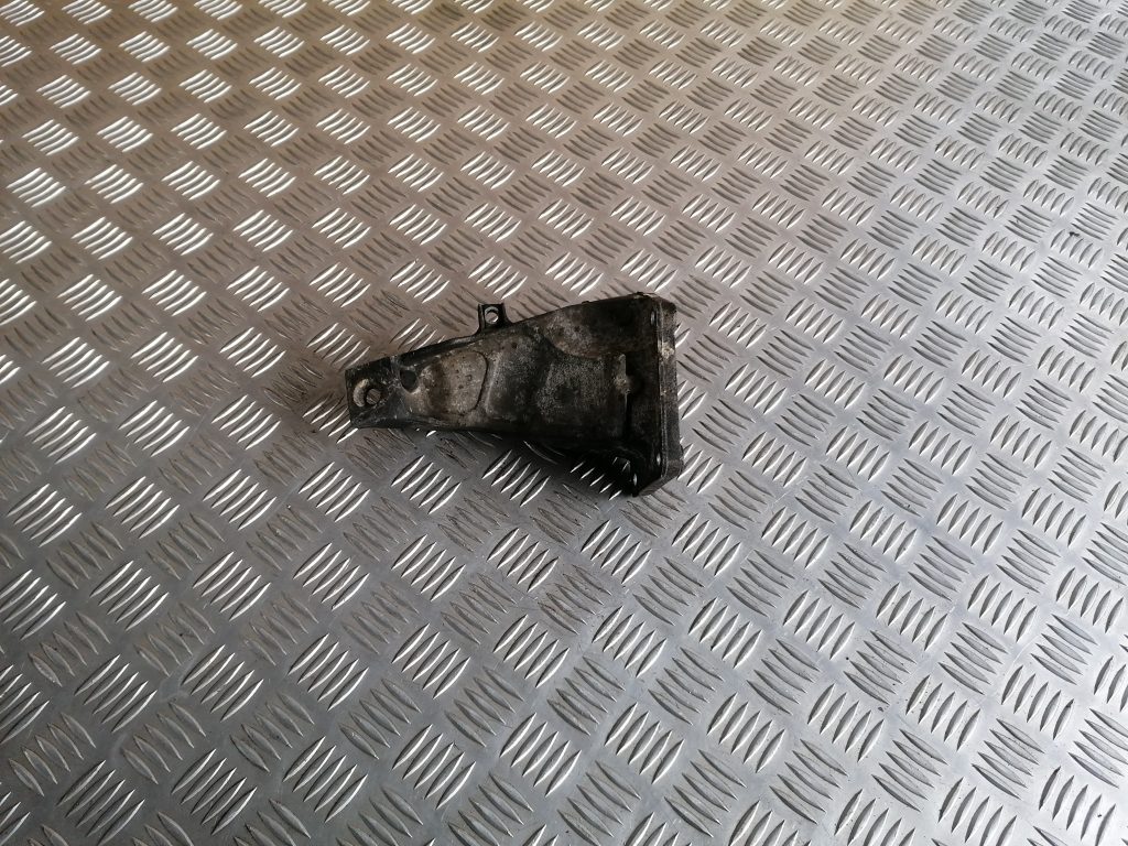 Dzinēja kronšteins priekš BMW 320D E46 2004 TOURING 2 Dzinēja kronšteins priekš BMW 320D E46 2004 TOURING